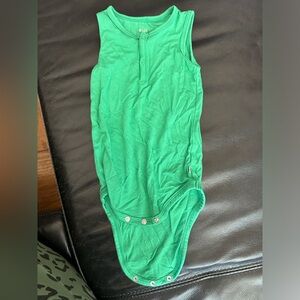 Sleeveless onesie 12-18 fern